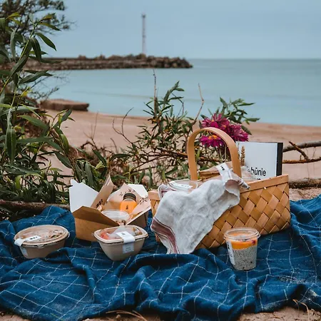 White & Garden شقة