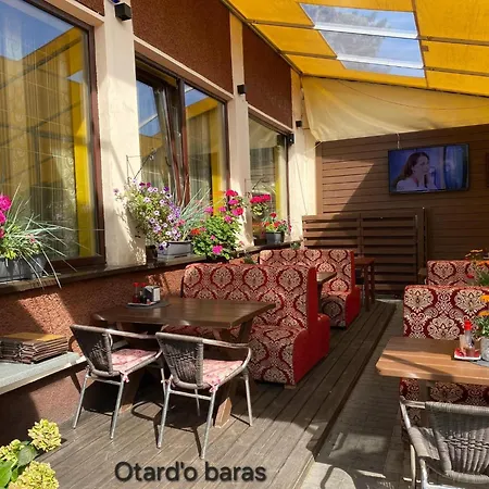 Butas White & Garden *